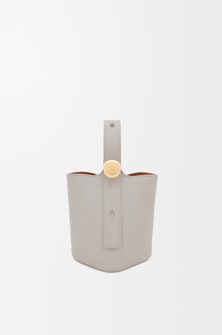 Loewe Mini Pebble bucket in smooth calfskin 11 Colours Último día