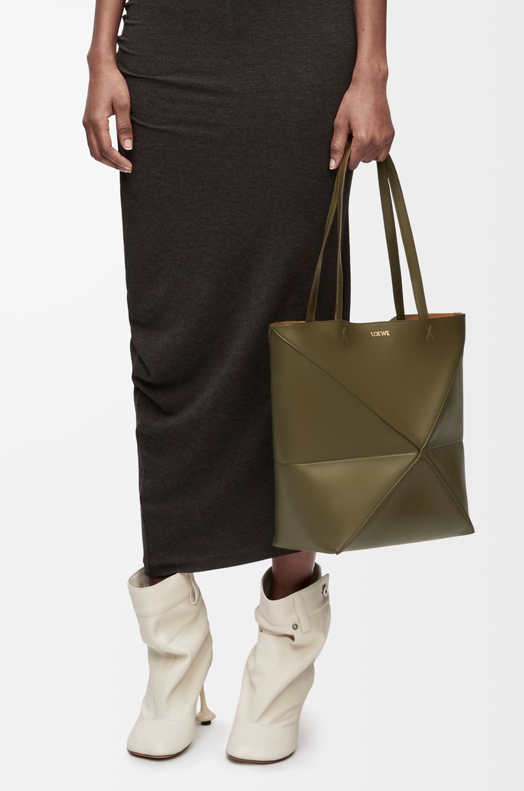 Loewe Medium Puzzle Fold tote in shiny calfskin 9 Colours Promoción trimestral