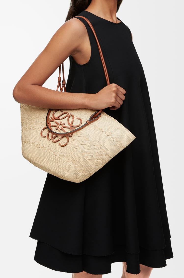 Loewe Medium Anagram Basket bag in iraca palm and calfskin 2 Colours Últimos 2 días