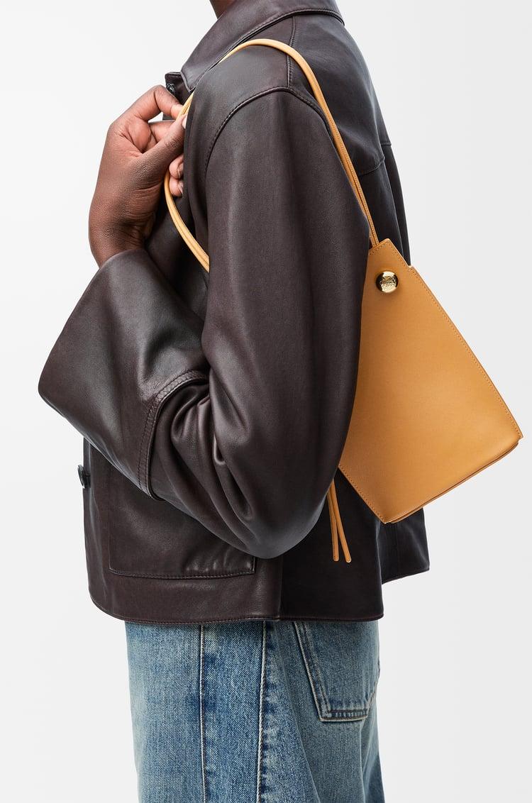 Loewe Pebble Dice pocket in classic calfskin 3 Colours Grandes descuentos