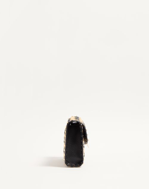 Valentino BOLSO DE HOMBRO PEQUEÑO ROCKSTUD DE VALENTINO GARAVANI DE RAFIA SINTÉTICA BORDADA Ofertas especiales