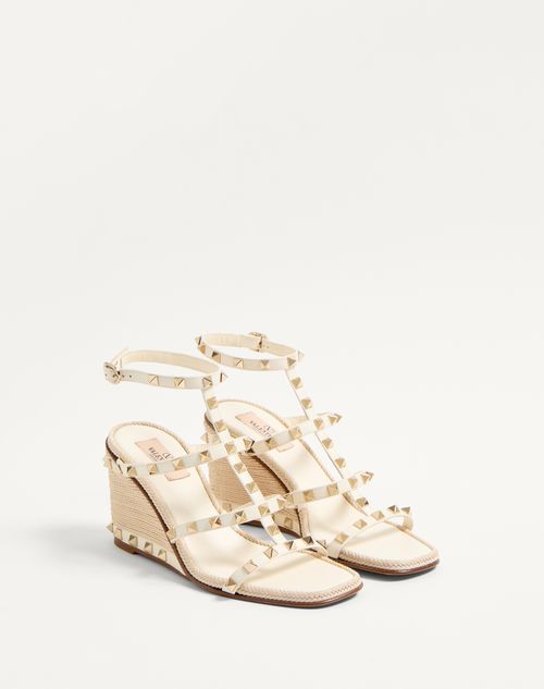 Valentino SANDALIAS ROCKSTUD CON TACÓN DE CUÑA DE CUERO DE BECERRO CON BORDADO CORNELY DE 80MM Última moda