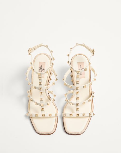 Valentino SANDALIAS ROCKSTUD CON TACÓN DE CUÑA DE CUERO DE BECERRO CON BORDADO CORNELY DE 80MM Última moda