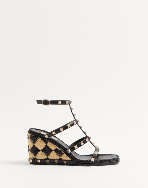 Valentino SANDALIAS ROCKSTUD CON TACÓN DE CUÑA DE CUERO DE BECERRO CON BORDADO DE CUADROS Y TACÓN DE 80 MM