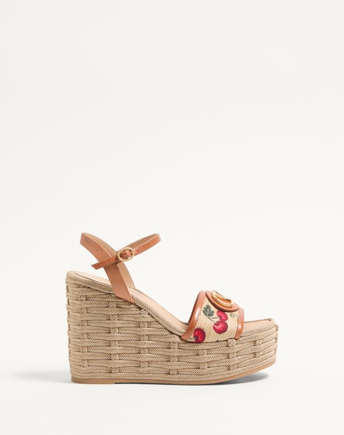 Valentino SANDALIA VLOGO SIGNATURE CON MOTIVO CHERRYFIC Y TACÓN EN CUÑA DE 120 MM