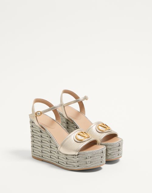 Valentino SANDALIAS CON TACÓN EN CUÑA CON VLOGO SIGNATURE EN CUERO DE BECERRO GRANULADO LAMINADO DE 120 MM Ofertas especiales