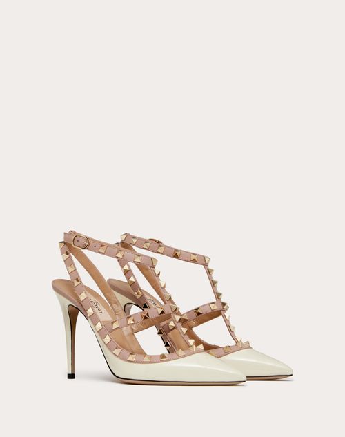 Valentino SALONES ROCKSTUD DE CHAROL CON TIRAS Y TACÓN DE 100 MM Solo hoy