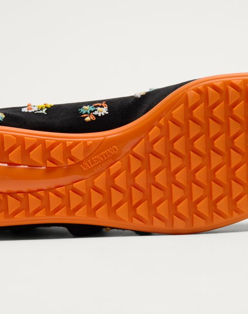 Valentino ZAPATILLA CHROMATHON DE TERCIOPELO CON BORDADO FLORAL Últimos 3 días