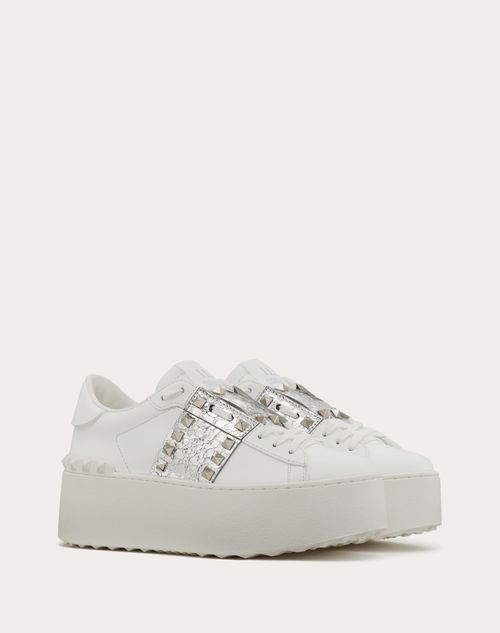 Valentino ZAPATILLA DEPORTIVA ROCKSTUD UNTITLED FLATFORM DE CUERO DE BECERRO CON BANDA METALIZADA QUE PRESENTA UN EFECTO AGRIETADO Promoción trimestral