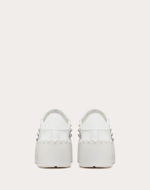 Valentino ZAPATILLA DEPORTIVA ROCKSTUD UNTITLED FLATFORM DE CUERO DE BECERRO CON BANDA METALIZADA QUE PRESENTA UN EFECTO AGRIETADO Promoción trimestral