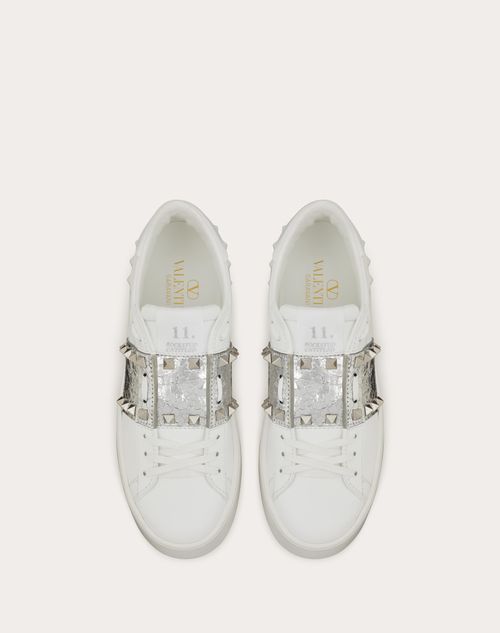 Valentino ZAPATILLA DEPORTIVA ROCKSTUD UNTITLED FLATFORM DE CUERO DE BECERRO CON BANDA METALIZADA QUE PRESENTA UN EFECTO AGRIETADO Promoción trimestral