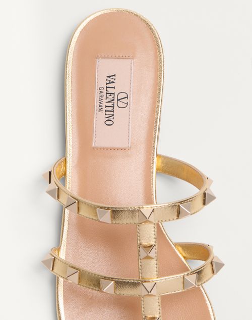 Valentino SANDALIA SIN TALÓN ROCKSTUD DE CUERO NAPA LAMINADO Precio ultrabajo
