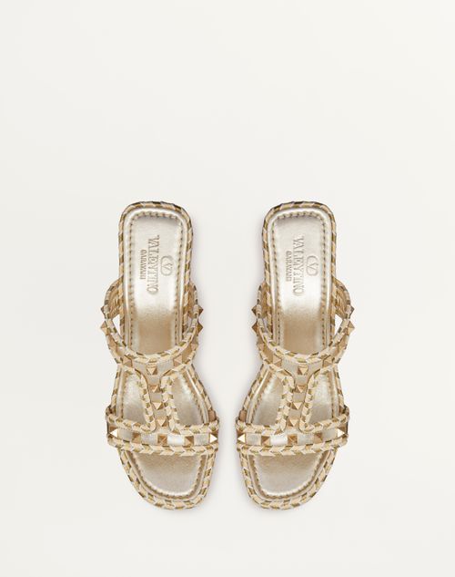 Valentino SANDALIA ROCKSTUD CUERO NAPA LAMINADO CON TACÓN EN CUÑA DE 90 MM Los más vendidos