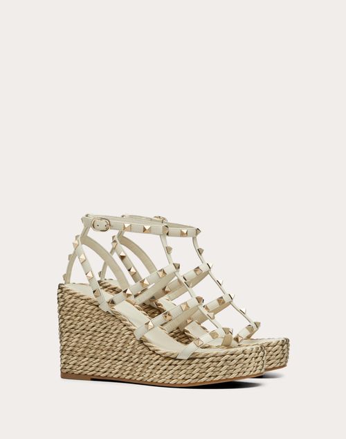 Valentino SANDALIAS DE CUÑA ROCKSTUD DE PIEL DE BECERRO CON TIRAS Y TACÓN DE 95 MM Liquidación