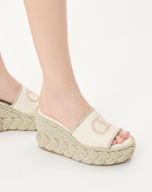Valentino SANDALIA SIN TALÓN VLOGO DE CUERO NAPA CON TACÓN EN CUÑA DE PAÑO DE SEDA DE 100 MM Oferta especial