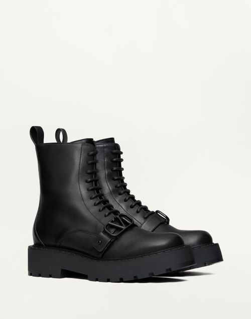 Valentino BOTA MILITAR DE CUERO DE BECERRO CON EL VLOGO SIGNATURE Y TACÓN DE 45 MM Envío gratis