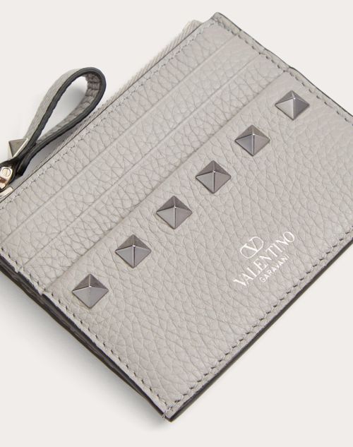 Valentino TARJETERO ROCKSTUD DE CUERO GRANEADO DE BECERRO CON CIERRE Precio de fábrica