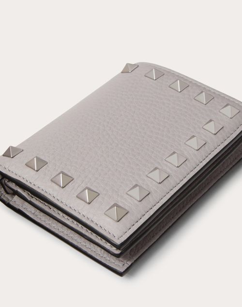 Valentino BILLETERA ROCKSTUD PEQUEÑA DE CUERO GRANEADO DE BECERRO Tienda de fábrica