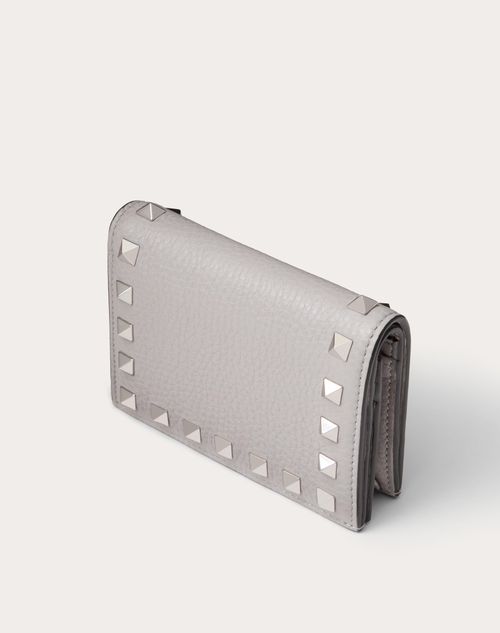 Valentino BILLETERA ROCKSTUD PEQUEÑA DE CUERO GRANEADO DE BECERRO Tienda de fábrica
