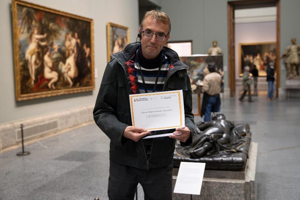 Mimub Cris: La Historia Inspiradora de Alberto Moreno Ganador del Concurso ‘El Prado en 205 Palabras’
