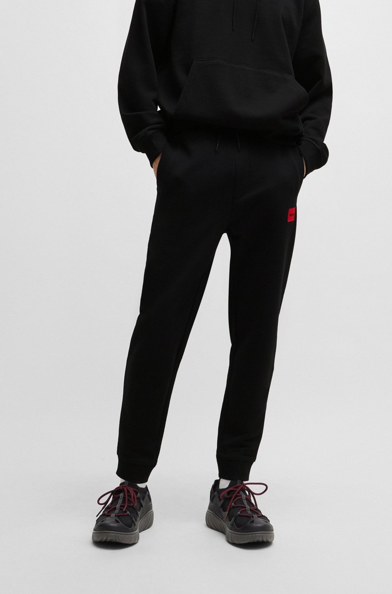 Hugo Boss Pantalones de chándal en felpa de algodón con etiqueta con logo roja