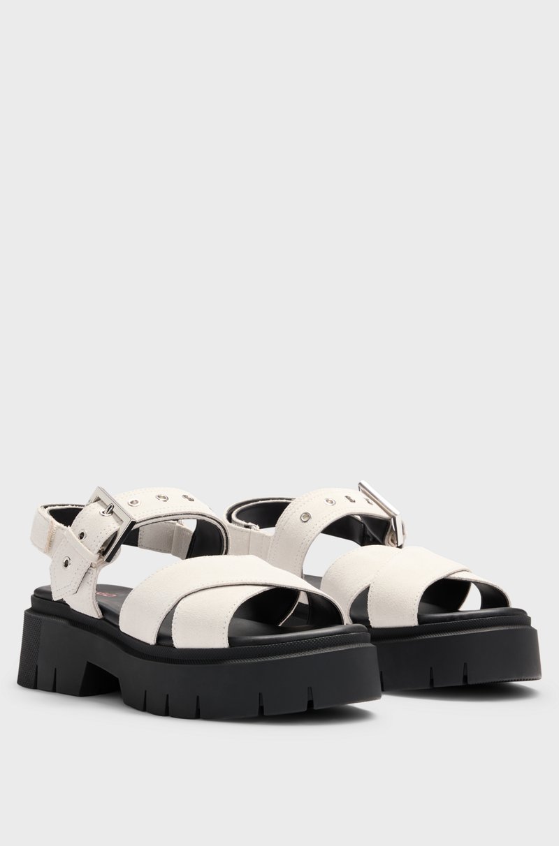 Hugo Boss Sandalias de ante con tira de hebilla y suela gruesa En oferta