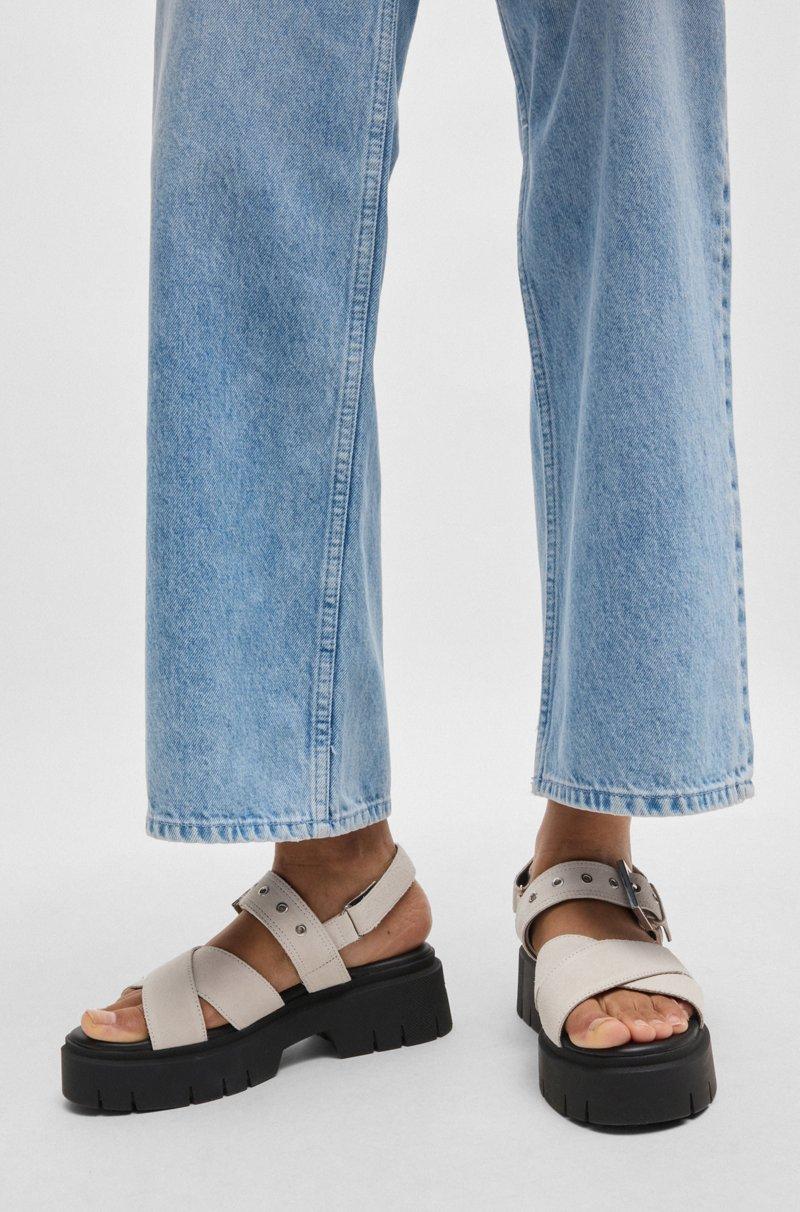 Hugo Boss Sandalias de ante con tira de hebilla y suela gruesa En oferta