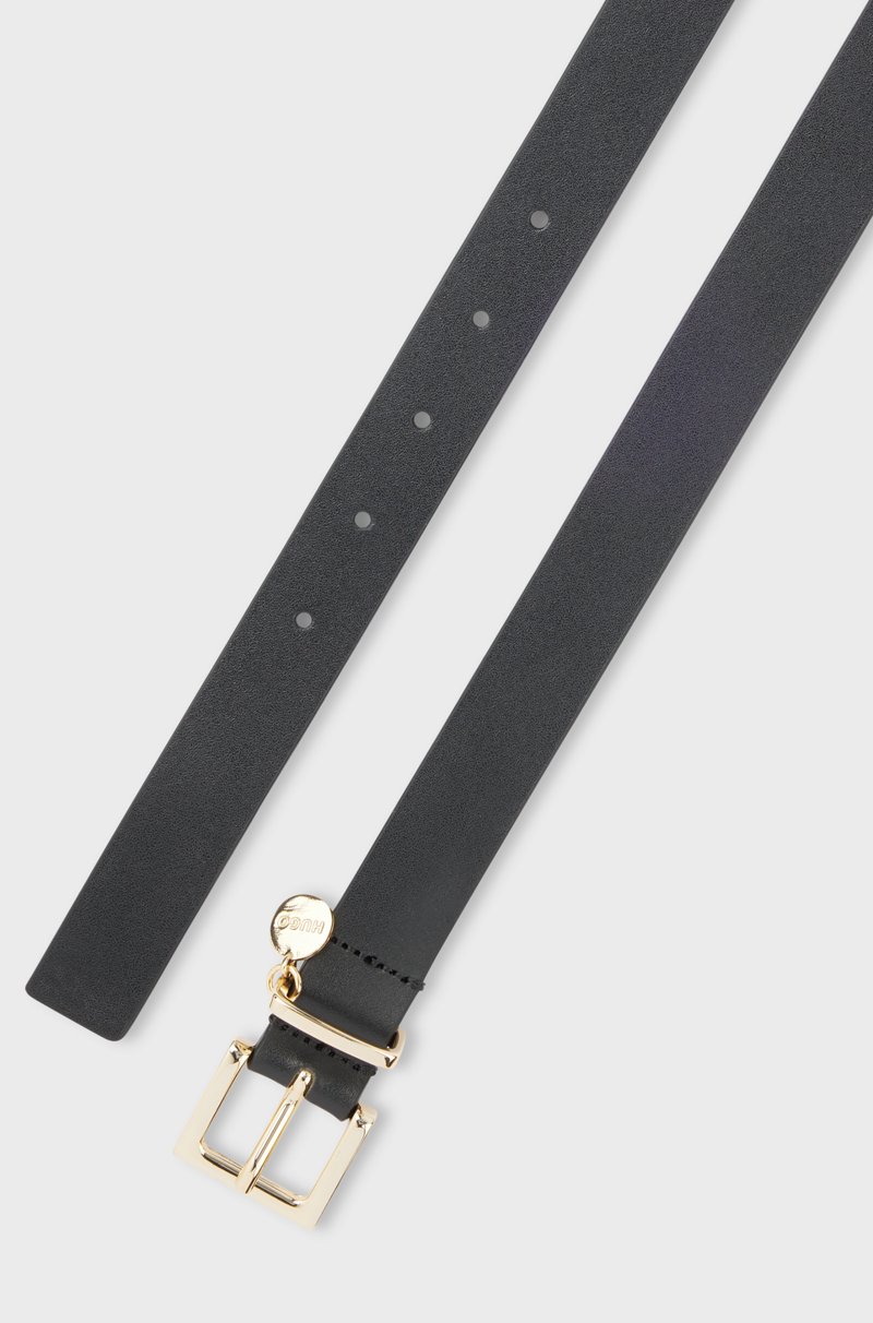 Hugo Boss Cinturón de piel italiana con colgante de logo dorado Descuento