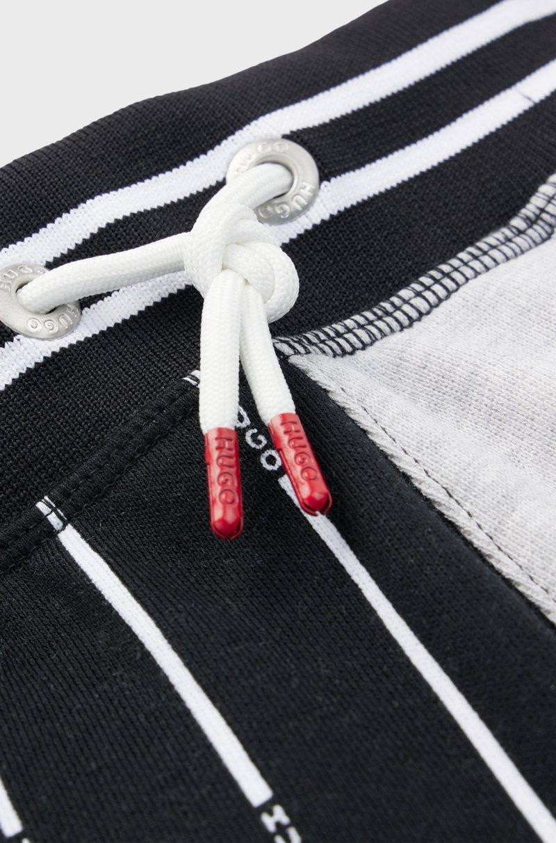 Hugo Boss Shorts para niños en algodón con mezcla de diferentes logos Promoción por tiempo limitado