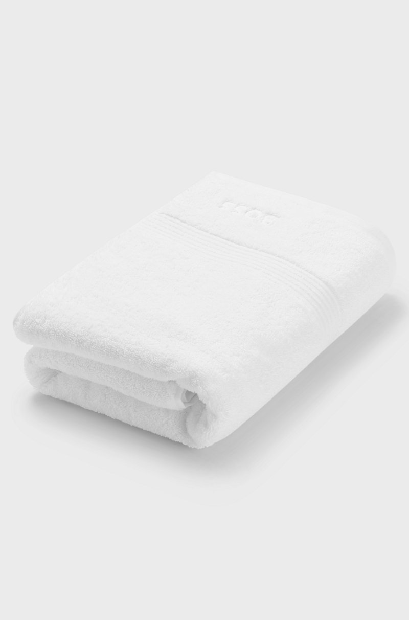 Hugo Boss Toalla de baño blanca de algodón del Egeo con logo tonal Descuentos del mes
