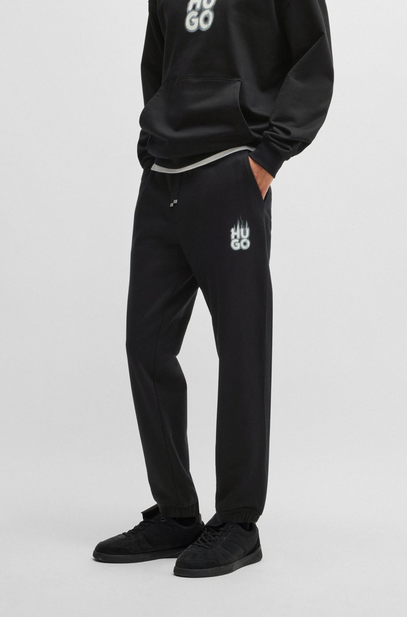 Hugo Boss Pantalones de chándal en felpa de algodón con logo ahumado