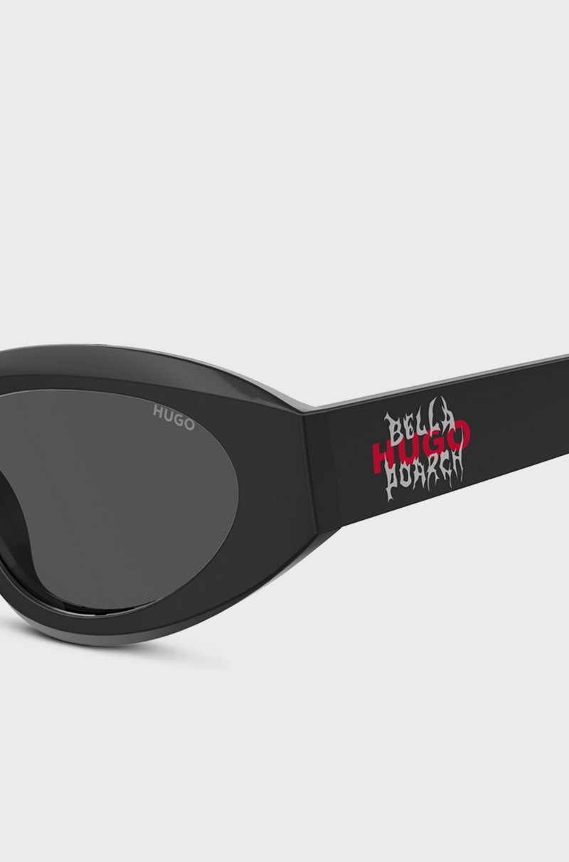 Hugo Boss Gafas de sol negras HUGO x Bella Poarch con detalle especial de la marca Ofertas de temporada