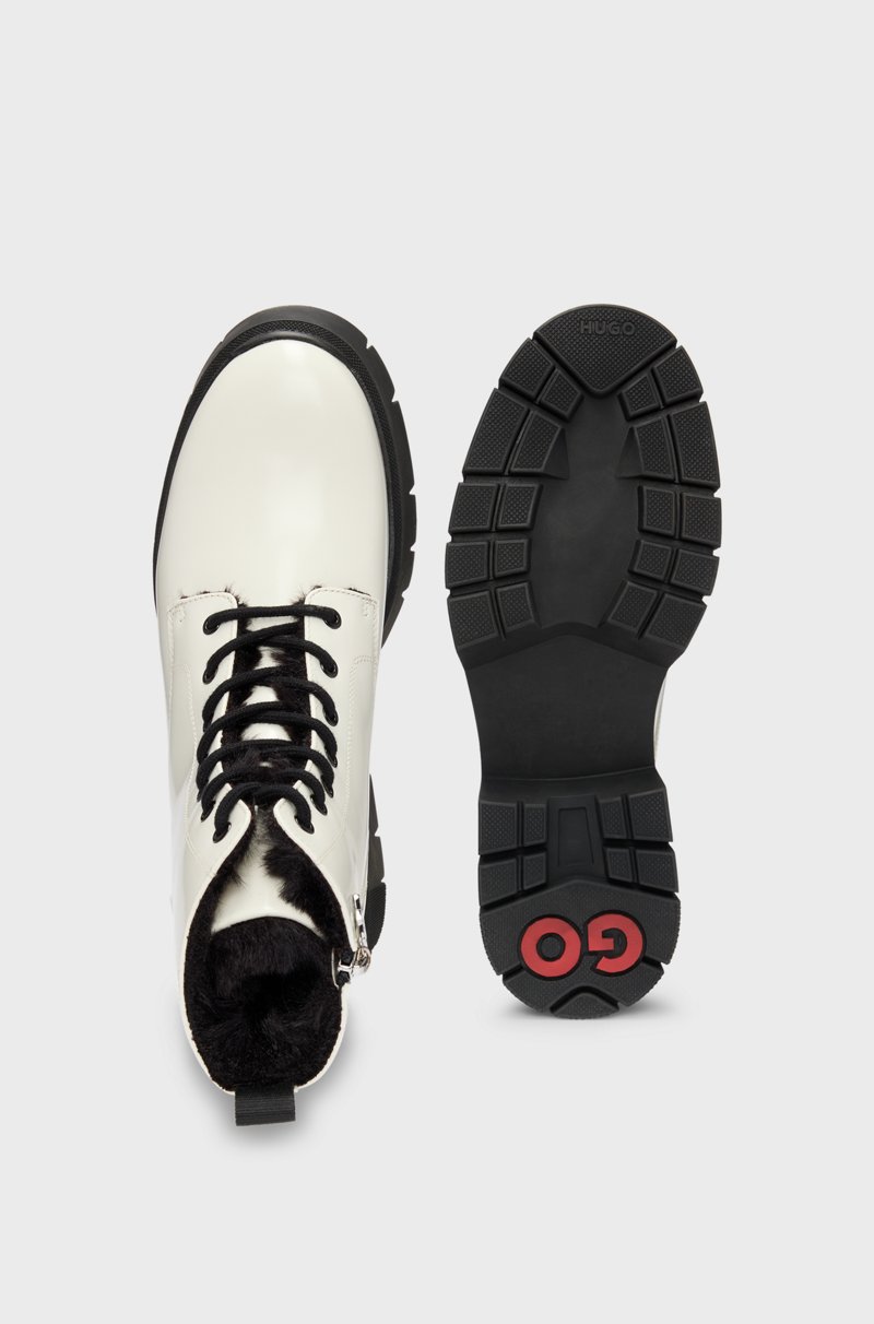 Hugo Boss Botas de piel sintética con logo en el cursor de la cremallera Descuento