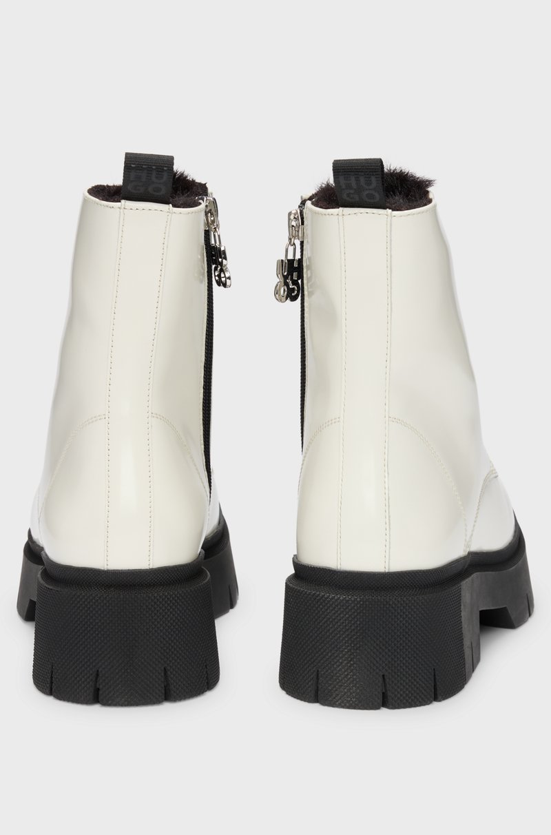 Hugo Boss Botas de piel sintética con logo en el cursor de la cremallera Descuento