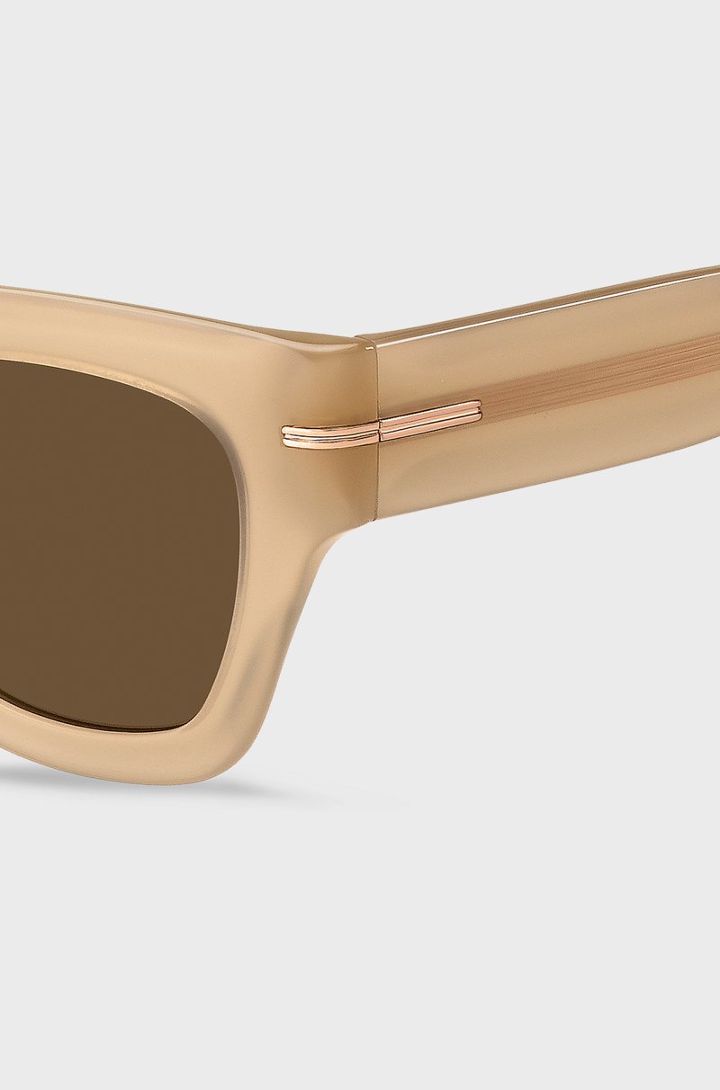 Hugo Boss Gafas de sol de acetato beige con detalle dorado de la marca Superdescuento