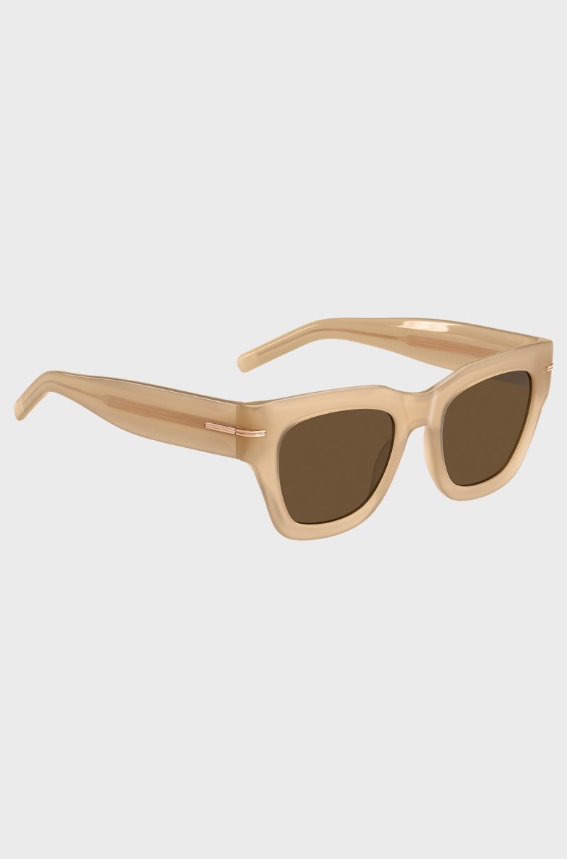 Hugo Boss Gafas de sol de acetato beige con detalle dorado de la marca Superdescuento