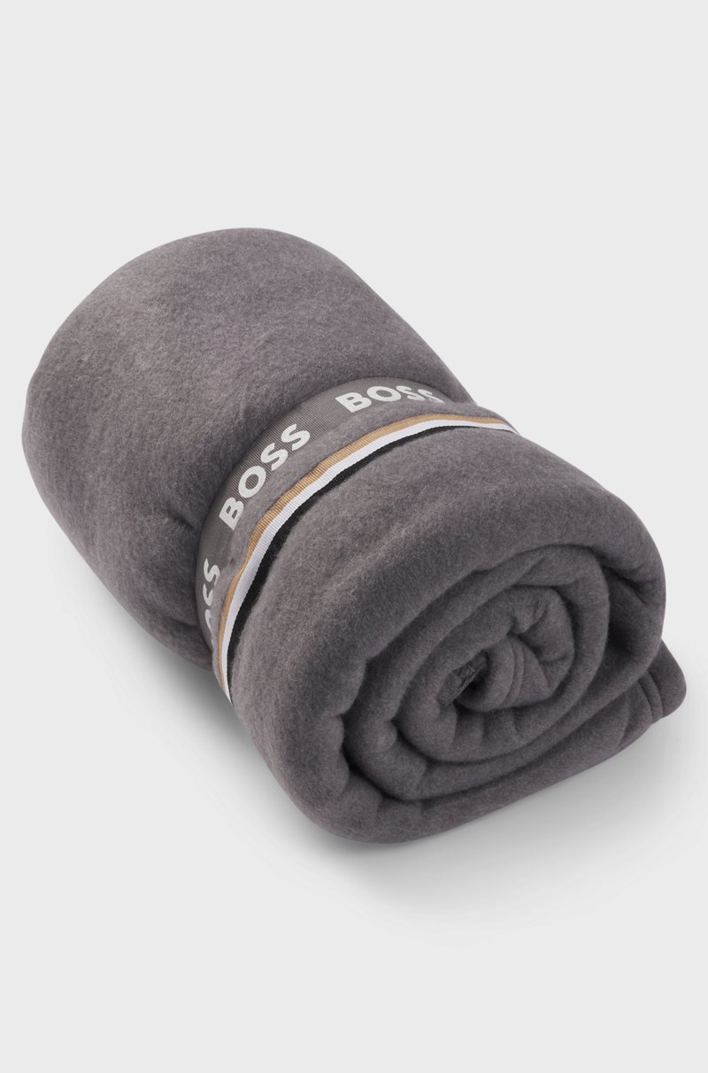 Hugo Boss Cubrecamas de forro polar con aplique de raya de la marca Última moda