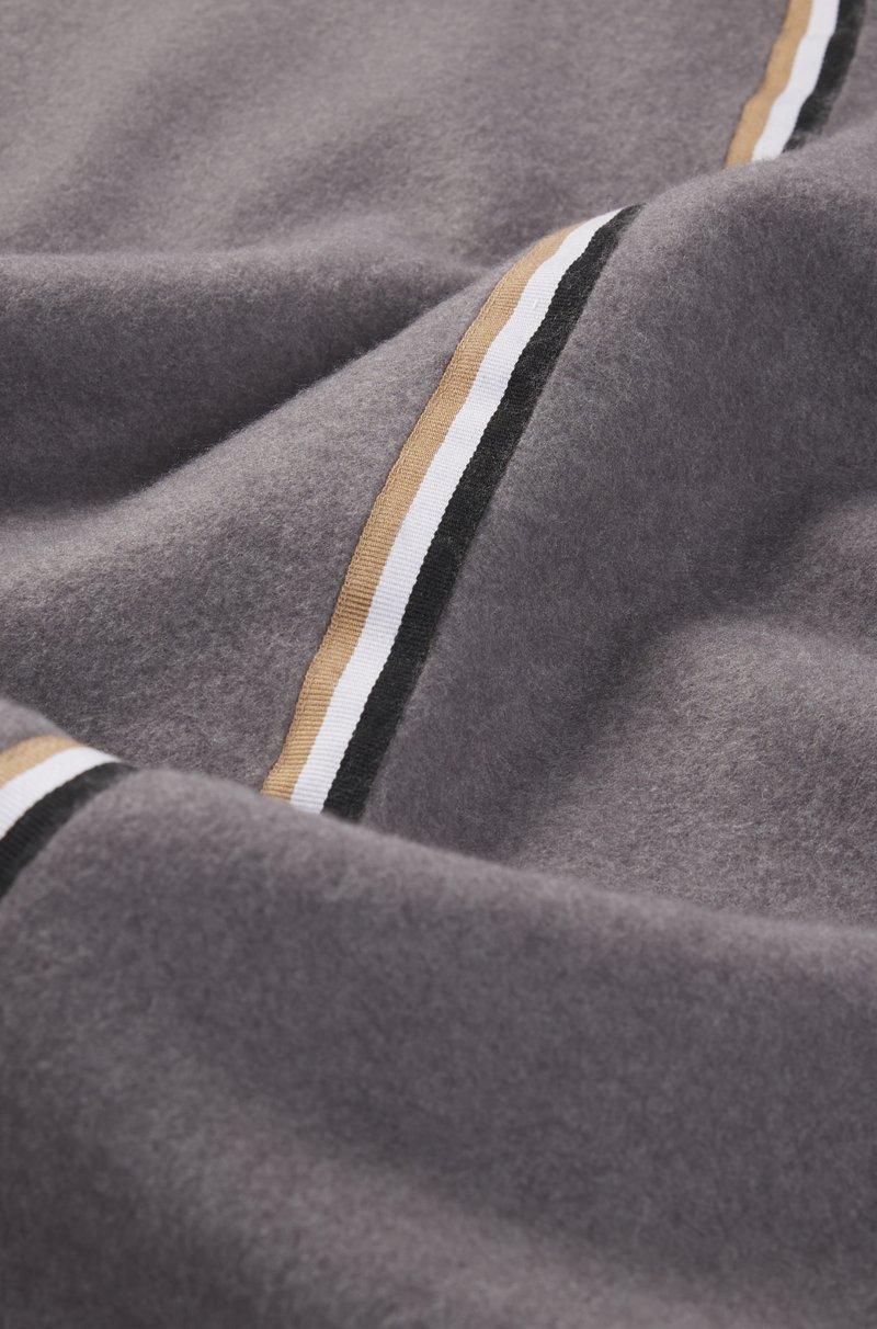 Hugo Boss Cubrecamas de forro polar con aplique de raya de la marca Última moda