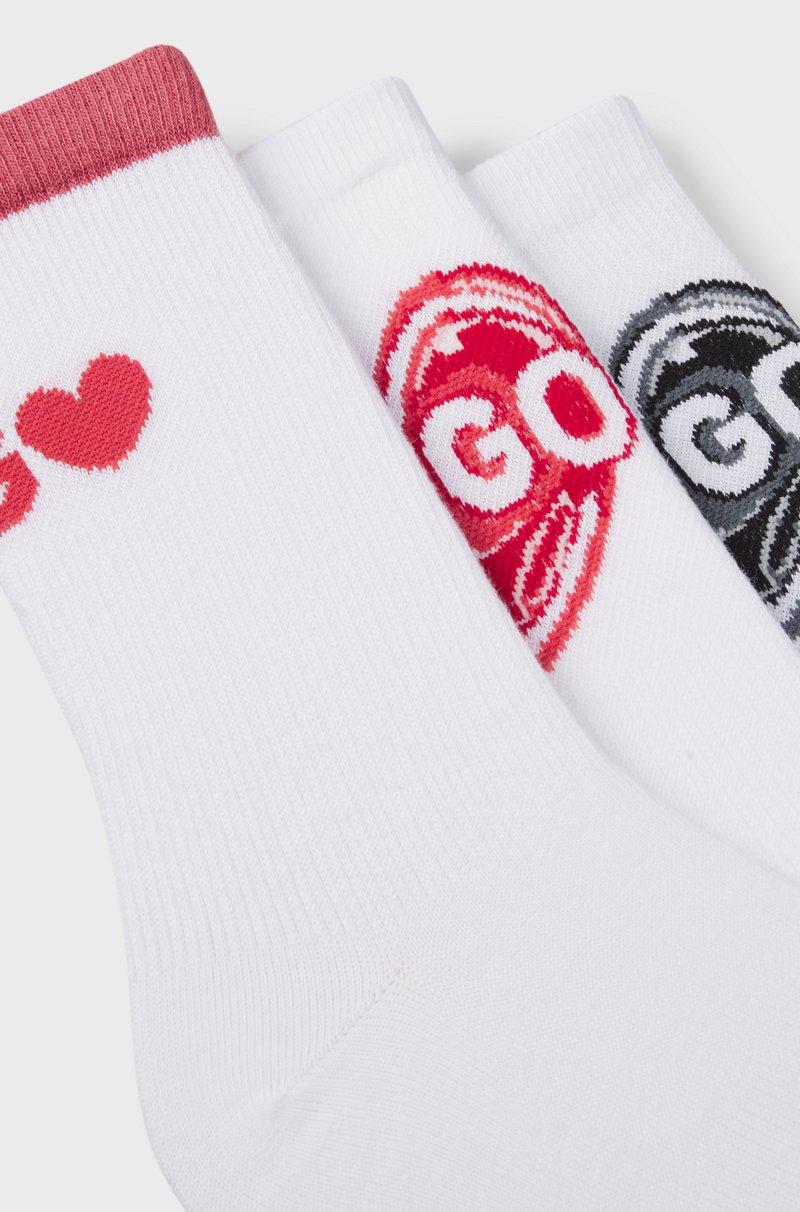 Hugo Boss Paquete de tres pares de calcetines cortos de algodón con logos 2025