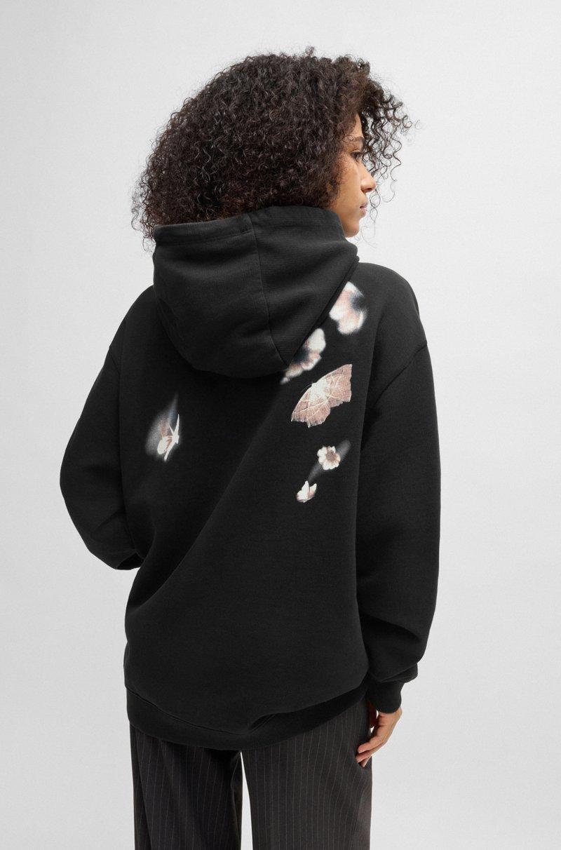 Hugo Boss Sudadera con capucha relaxed fit de felpa de rizo con ilustración de temporada Venta caliente