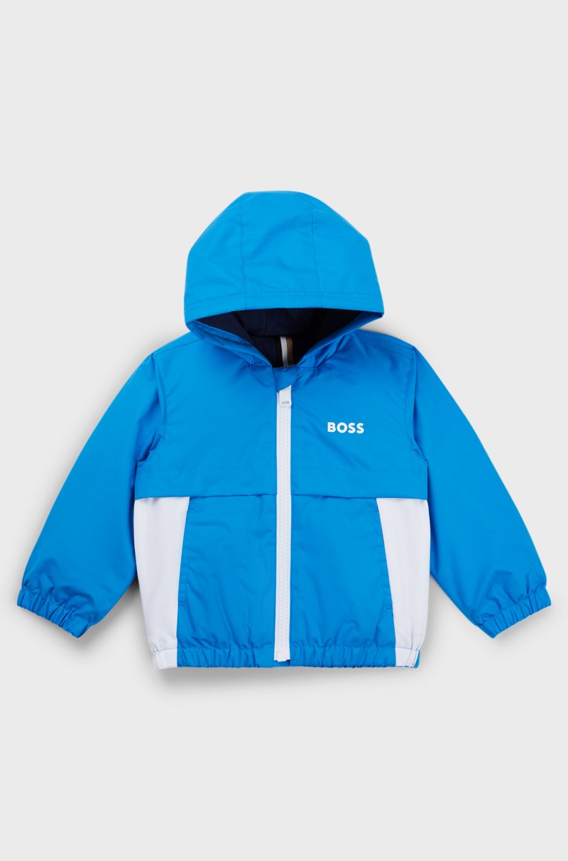 Hugo Boss Cazadora cortavientos para niños con bloques de color y estampado de monogramas que aparece con el agua Promoción trimestral