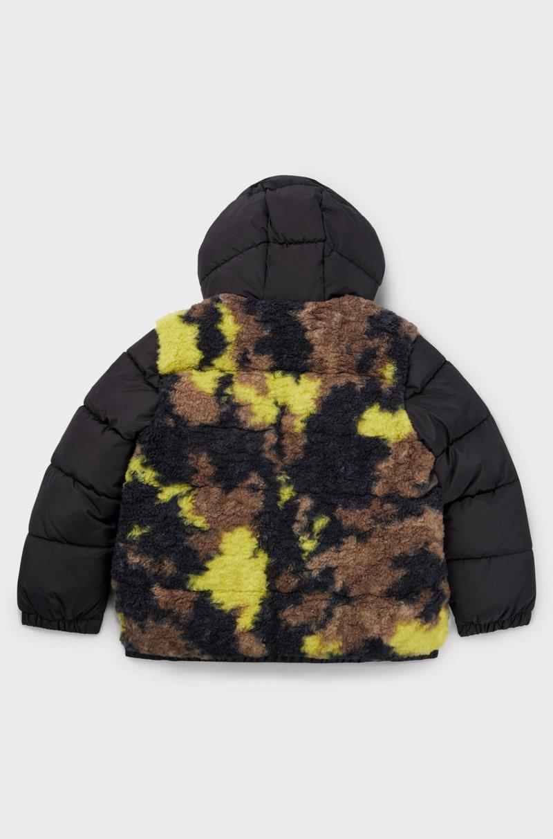 Hugo Boss Chaqueta con capucha y sherpa de camuflaje en la espalda para niños Limitado a 3 días