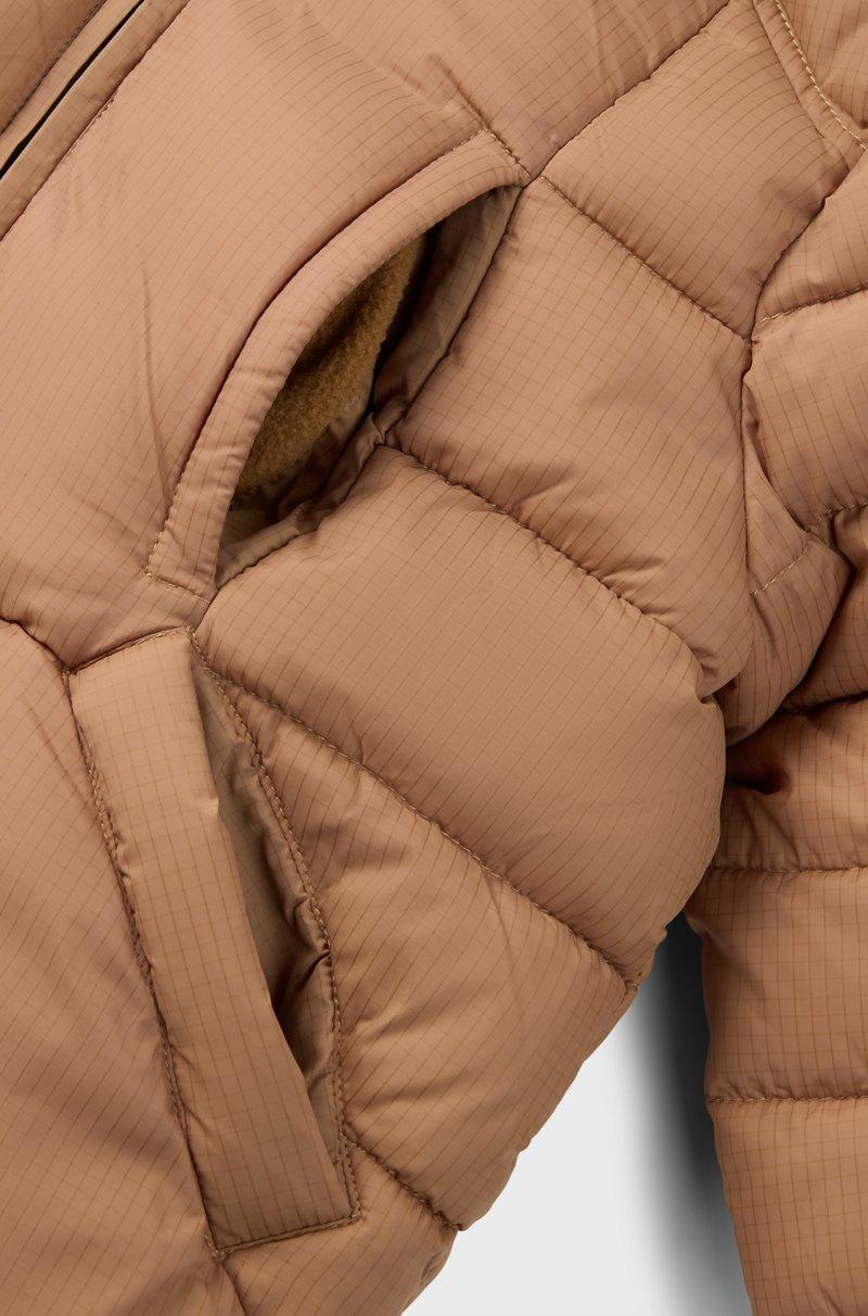 Hugo Boss Chaqueta acolchada para niños con insignia de logo de efecto goma En oferta