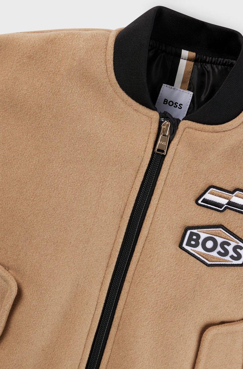 Hugo Boss Cazadora bomber para niños con parches de la marca ÚLTIMAS EDICIONES